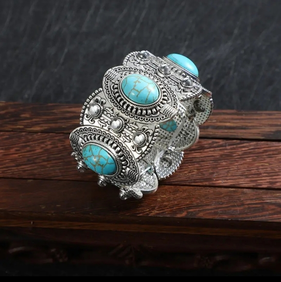 Gorgeous Boho-Style Bangle Bracelet with Synthetic Gems - Perfect for Women. - Picture 4 of 6